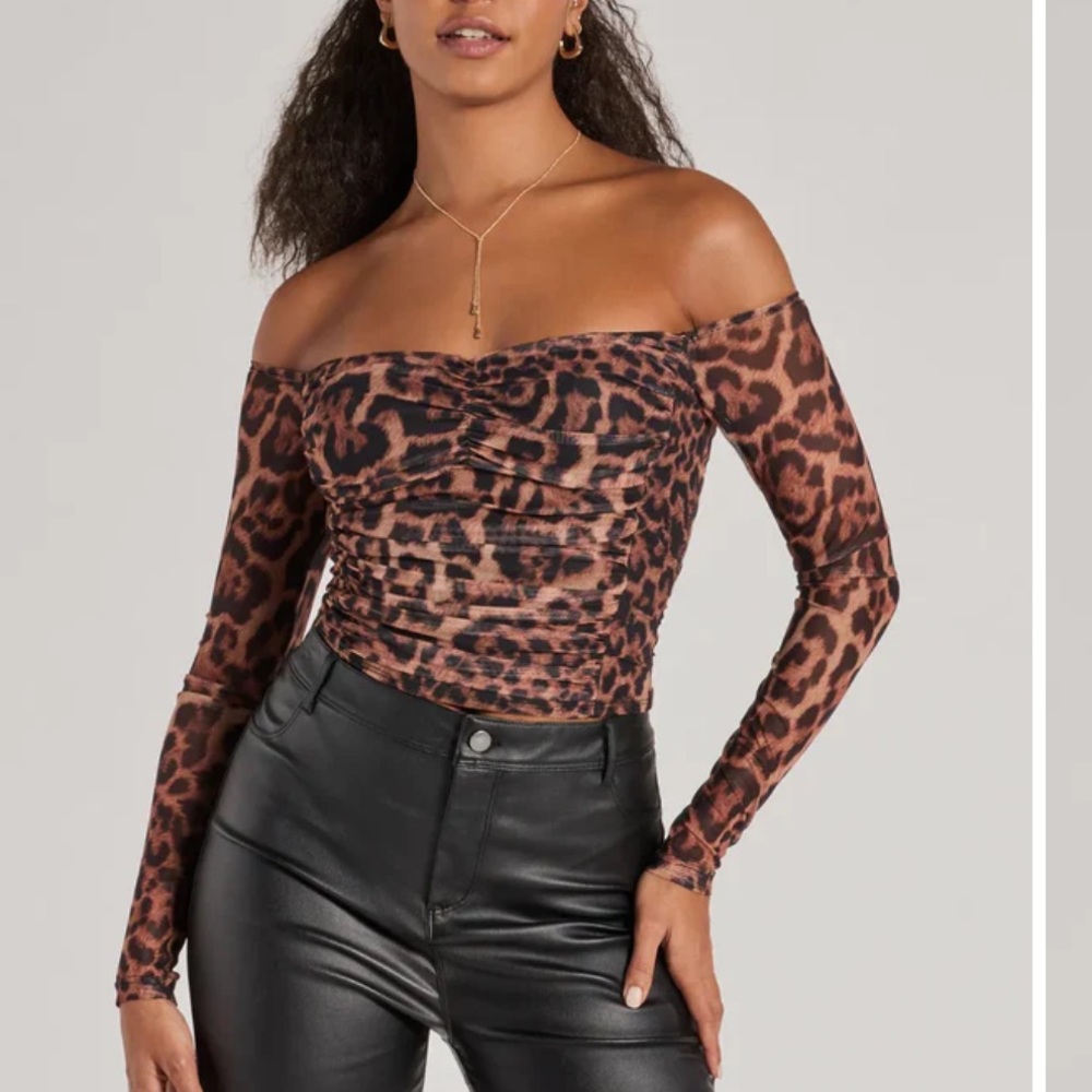 Windsor Leopard Sultry Off The-Shoulder Mesh Scrunched Animal Print Long Sleeve